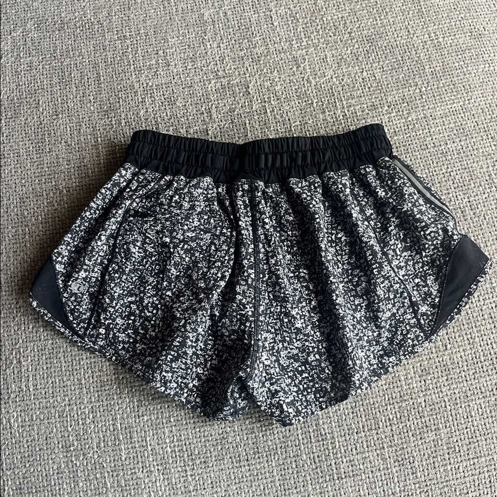 New! LULULEMON Hotty Hot Shorts - Picture 4 of 6